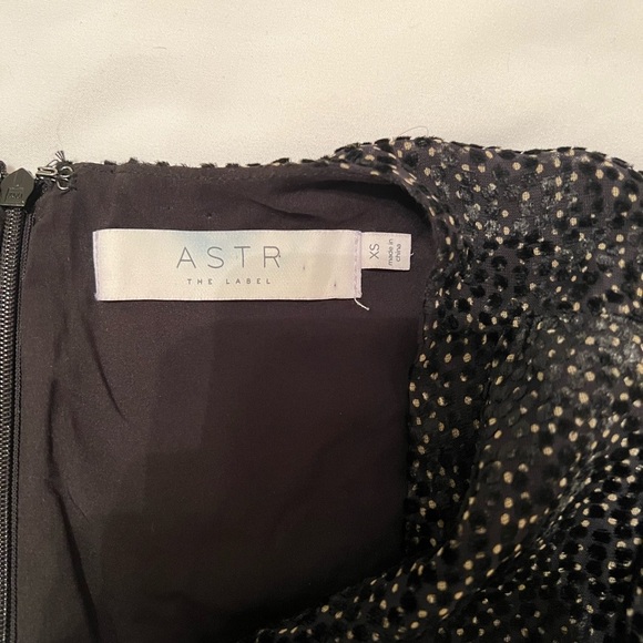 Astr The Label Black Velvet Dot Toulouse Ruched Midi Dress - Picture 5 of 5